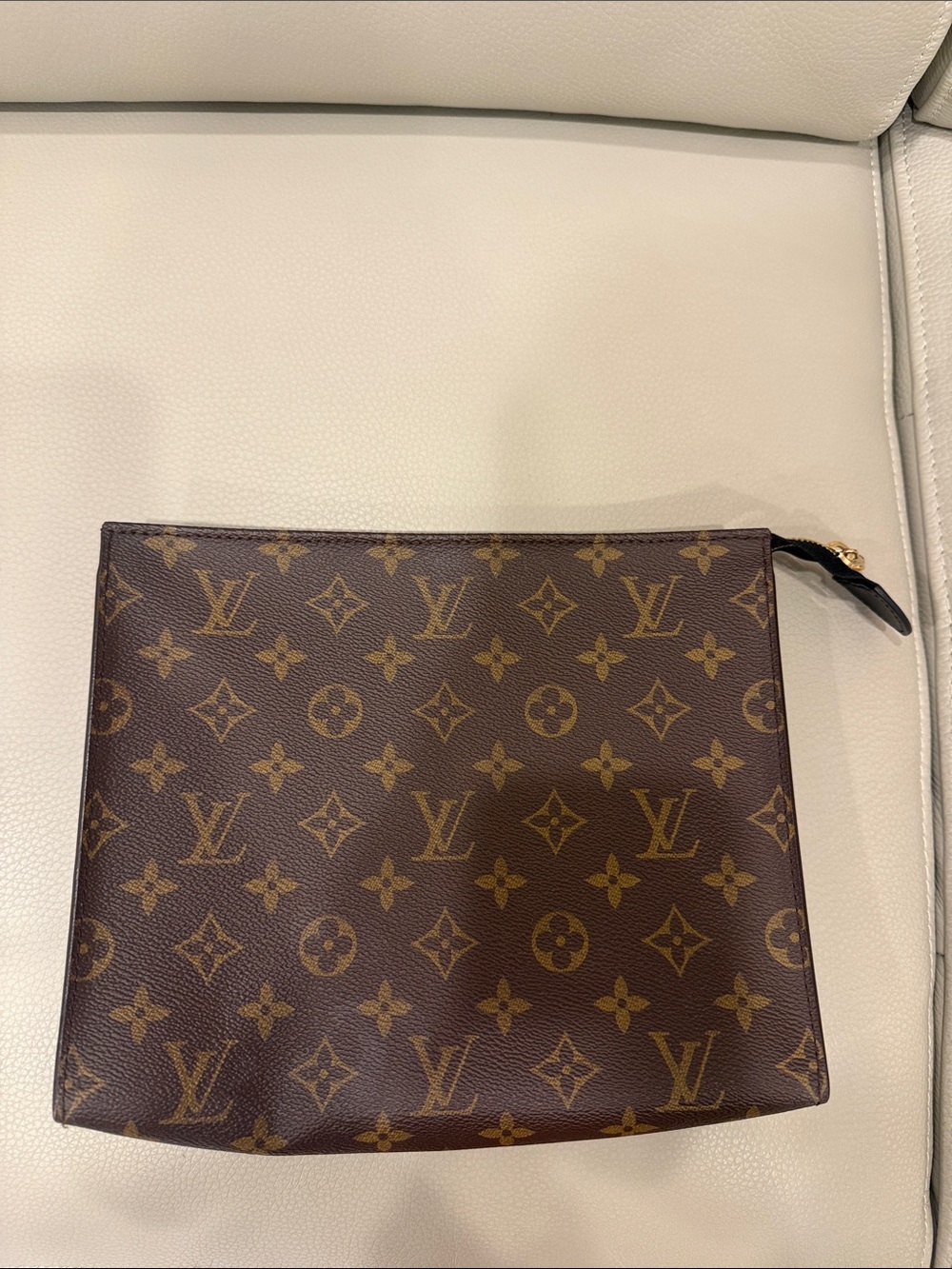 Louis Vuitton Pochette Toilette NM Monogram M46037